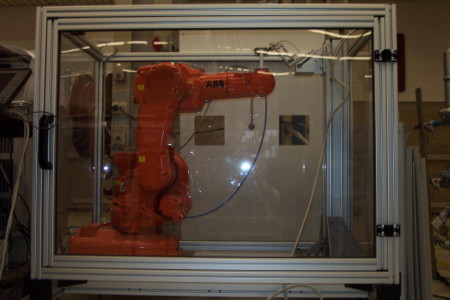 kleine robot in een lab.apparaat